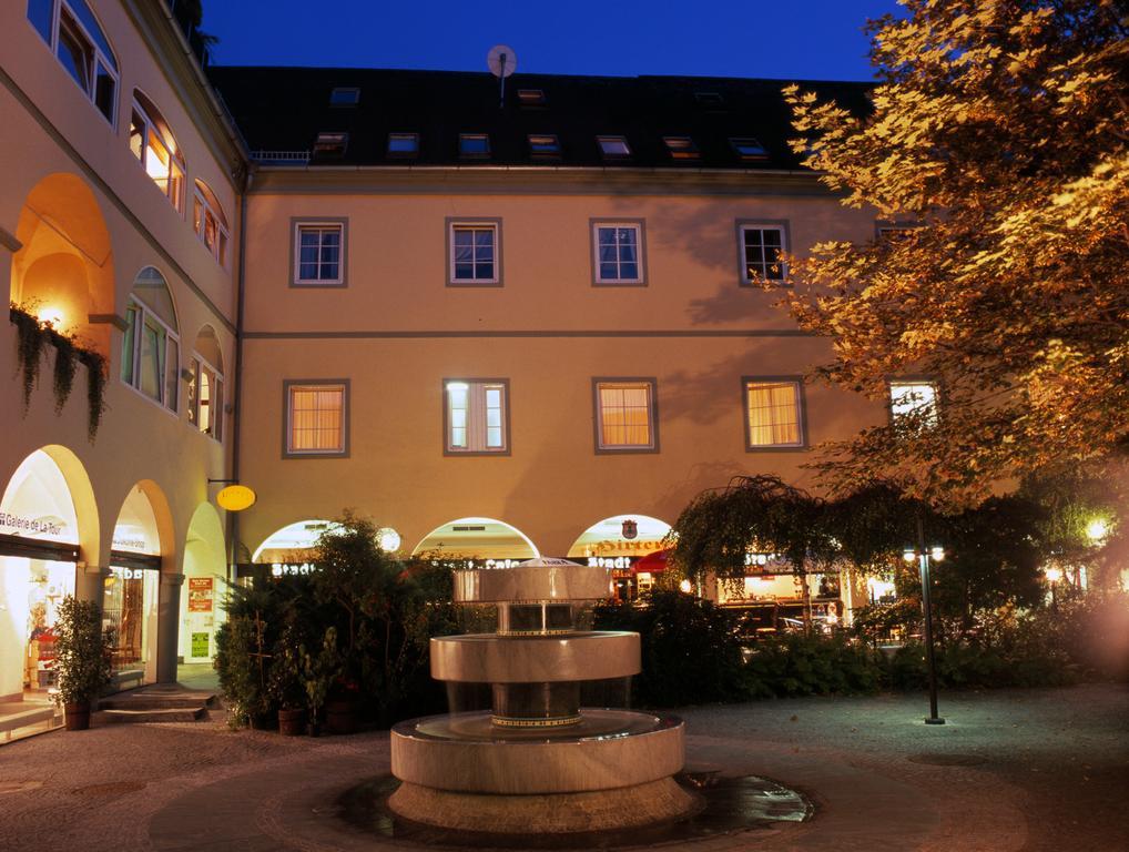 Hotel Goldener Brunnen Клагенфурте Экстерьер фото